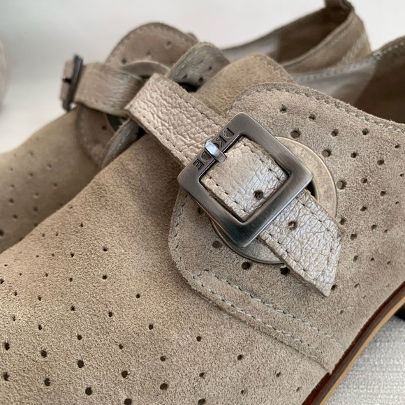 Dkode Light Gray Perforated Suede Leather Buckle Ankle Booties Womans EU37 6.5US - Picture 7 of 13